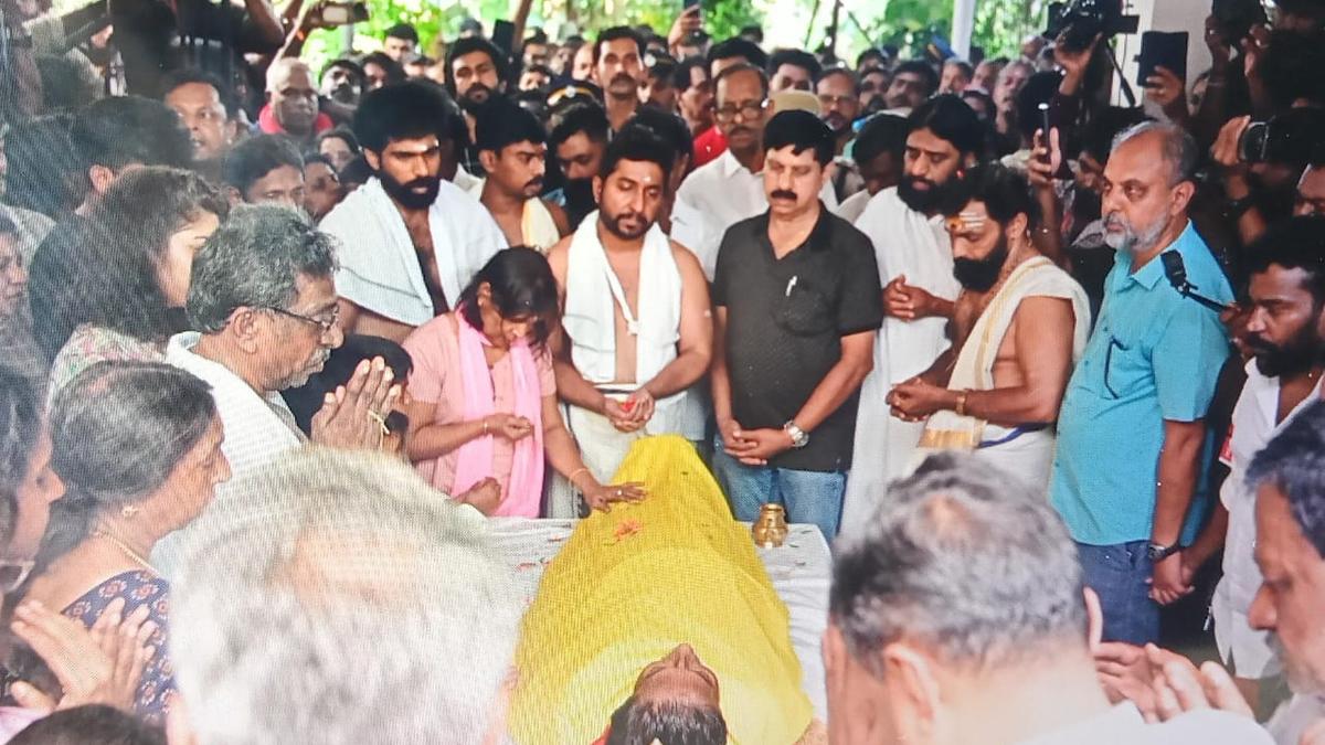 Sreenivasan: Kerala bids farewell to a legend